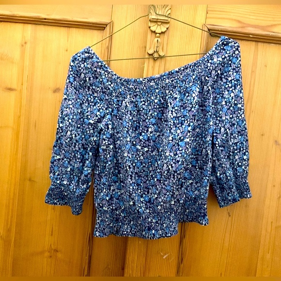 Cute Divided Top - Picture 2 of 3